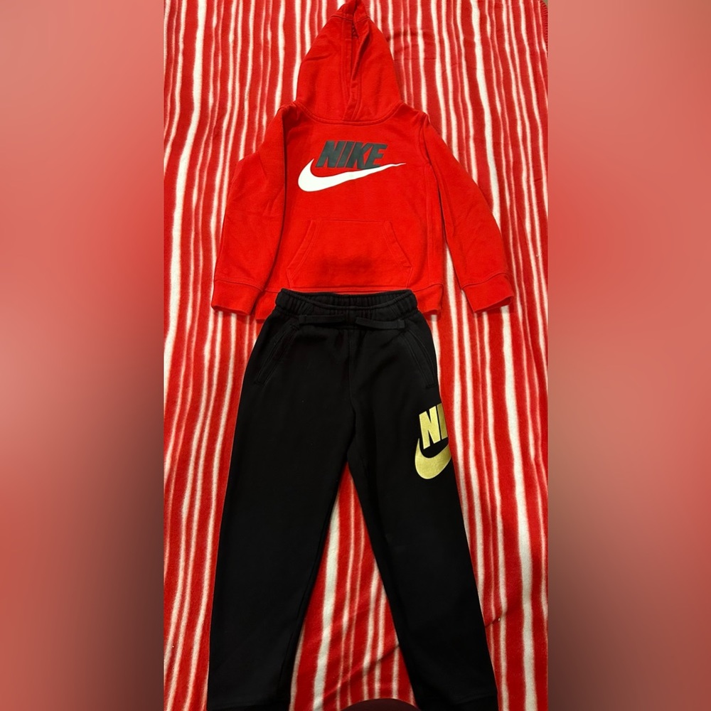Nike 2 Piece Set Boys XS Size 4